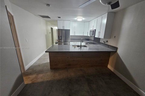 Снять в аренду виллу или дом в Тамарак, Флорида 3 спальни, 134.24м2, № 1954863 - фото 10