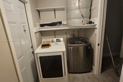 Снять в аренду виллу или дом в Тамарак, Флорида 3 спальни, 134.24м2, № 1954863 - фото 3