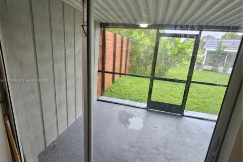 Снять в аренду виллу или дом в Тамарак, Флорида 3 спальни, 134.24м2, № 1954863 - фото 8