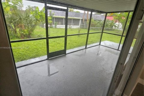 Снять в аренду виллу или дом в Тамарак, Флорида 3 спальни, 134.24м2, № 1954863 - фото 9