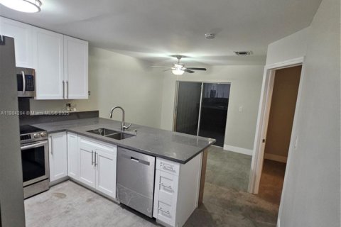 Снять в аренду виллу или дом в Тамарак, Флорида 3 спальни, 134.24м2, № 1954863 - фото 13