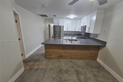 Снять в аренду виллу или дом в Тамарак, Флорида 3 спальни, 134.24м2, № 1954863 - фото 11