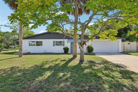 House in Daytona Beach, Florida 3 bedrooms, 170.94 sq.m. № 1869370 - photo 1