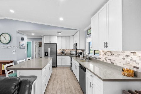 Casa en venta en Homestead, Florida, 5 dormitorios, 198.44 m2 № 2248601 - foto 5