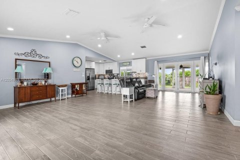 Casa en venta en Homestead, Florida, 5 dormitorios, 198.44 m2 № 2248601 - foto 2