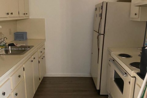 Condo in Pembroke Pines, Florida, 1 bedroom  № 1794769 - photo 14