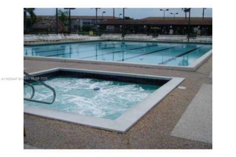 Condo in Pembroke Pines, Florida, 1 bedroom  № 1794769 - photo 7