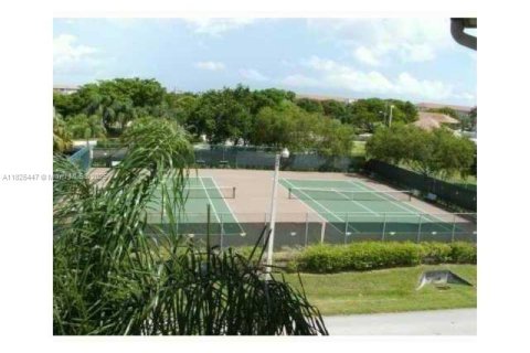 Condo in Pembroke Pines, Florida, 1 bedroom  № 1794769 - photo 9