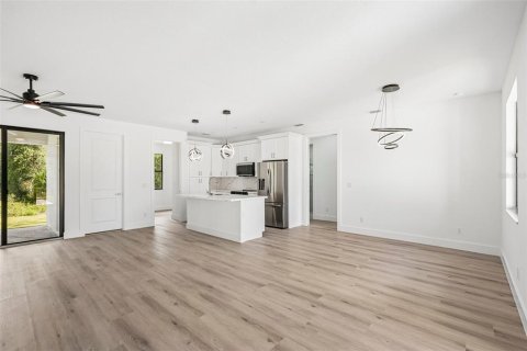 House in Port Charlotte, Florida 3 bedrooms, 154.22 sq.m. № 2116700 - photo 9