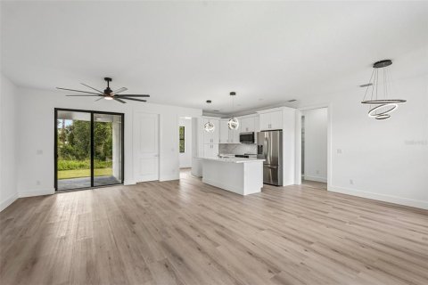 House in Port Charlotte, Florida 3 bedrooms, 154.22 sq.m. № 2116700 - photo 7