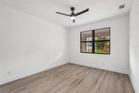 House in Port Charlotte, Florida 3 bedrooms, 154.22 sq.m. № 2116700 - photo 15