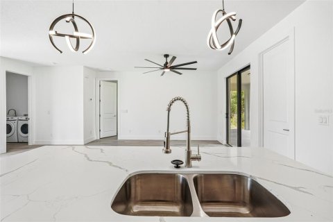 House in Port Charlotte, Florida 3 bedrooms, 154.22 sq.m. № 2116700 - photo 12
