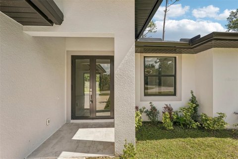 House in Port Charlotte, Florida 3 bedrooms, 154.22 sq.m. № 2116700 - photo 2