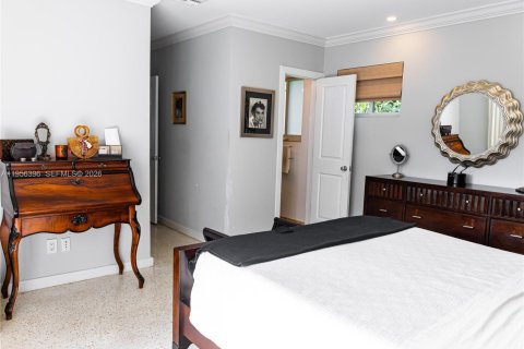 House in Surfside, Florida 3 bedrooms, 157.28 sq.m. № 2012052 - photo 19