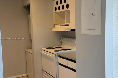 Condominio en Pembroke Pines, Florida, 1 dormitorio  № 2090616