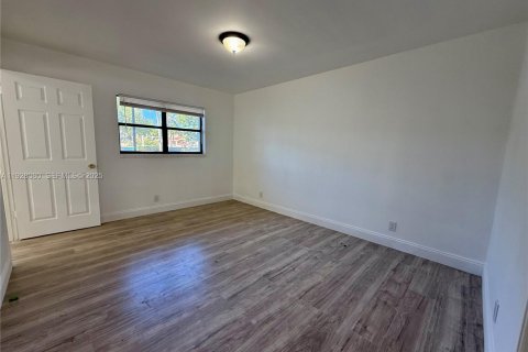 Снять в аренду кондоминиум в Санрайз, Флорида 2 спальни, 67.91м2, № 1988268 - фото 8