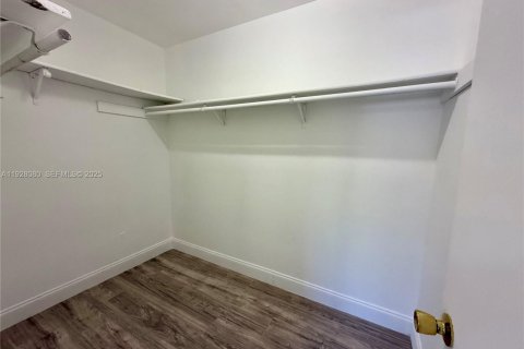 Снять в аренду кондоминиум в Санрайз, Флорида 2 спальни, 67.91м2, № 1988268 - фото 9