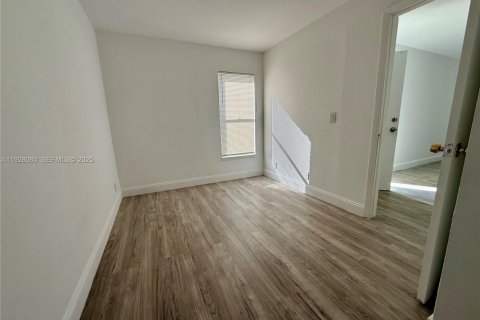 Снять в аренду кондоминиум в Санрайз, Флорида 2 спальни, 67.91м2, № 1988268 - фото 3