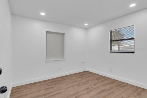 Commercial property in Tampa, Florida 320.7 sq.m. № 1877165 - photo 9
