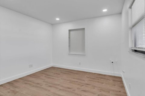Commercial property in Tampa, Florida 320.7 sq.m. № 1877165 - photo 11