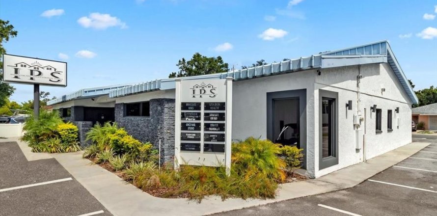 Commercial property in Tampa, Florida 320.7 sq.m. № 1877165