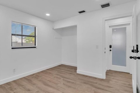 Commercial property in Tampa, Florida 320.7 sq.m. № 1877165 - photo 10