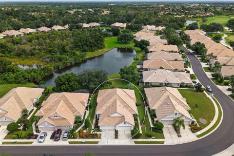 House in Lakewood Ranch, Florida 3 bedrooms, 157.93 sq.m. № 2428859 - photo 2