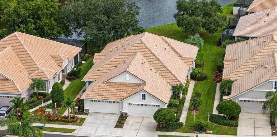 House in Lakewood Ranch, Florida 3 bedrooms, 157.93 sq.m. № 2428859