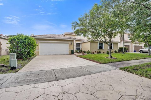 Villa ou maison à Coconut Creek, Floride 4 chambres, 222.41 m2 № 2091210