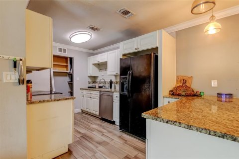 Villa ou maison à vendre à Tampa, Floride: 5 chambres, 218.41 m2 № 2195273 - photo 8