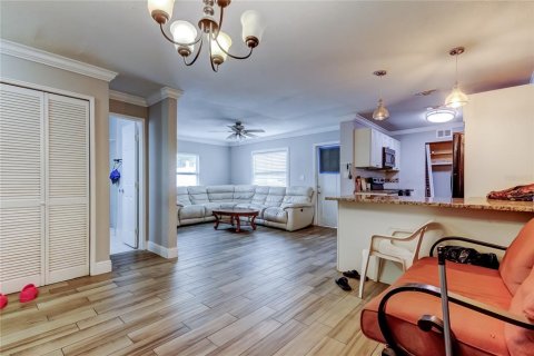 Villa ou maison à vendre à Tampa, Floride: 5 chambres, 218.41 m2 № 2195273 - photo 17