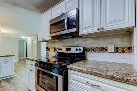 Villa ou maison à vendre à Tampa, Floride: 5 chambres, 218.41 m2 № 2195273 - photo 14