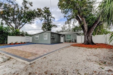 Casa en Tampa, Florida 5 dormitorios, 218.41 m2 № 2195273