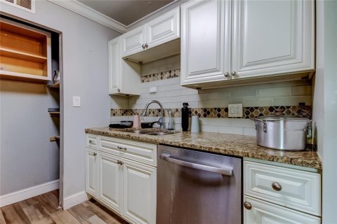 Villa ou maison à vendre à Tampa, Floride: 5 chambres, 218.41 m2 № 2195273 - photo 12