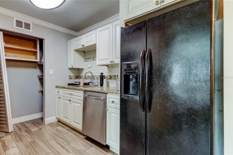 Villa ou maison à vendre à Tampa, Floride: 5 chambres, 218.41 m2 № 2195273 - photo 10