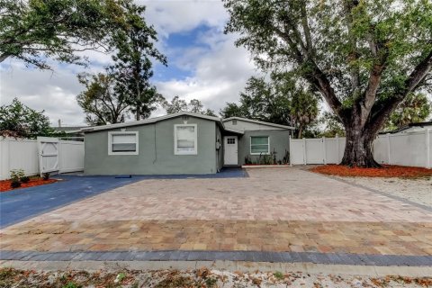 Villa ou maison à vendre à Tampa, Floride: 5 chambres, 218.41 m2 № 2195273 - photo 2