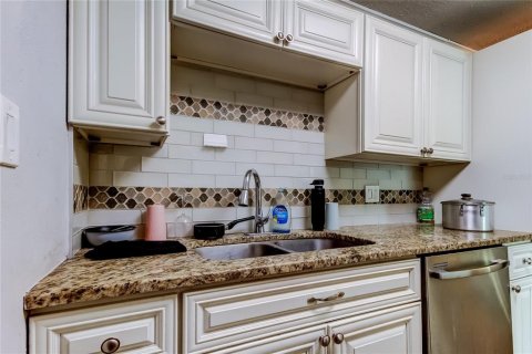 Villa ou maison à vendre à Tampa, Floride: 5 chambres, 218.41 m2 № 2195273 - photo 13