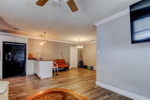 Villa ou maison à vendre à Tampa, Floride: 5 chambres, 218.41 m2 № 2195273 - photo 7