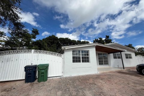 Villa ou maison à vendre à Miami, Floride: 4 chambres, 160.91 m2 № 1987359 - photo 17