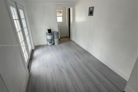 Villa ou maison à vendre à Miami, Floride: 4 chambres, 160.91 m2 № 1987359 - photo 4