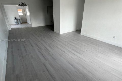 Villa ou maison à vendre à Miami, Floride: 4 chambres, 160.91 m2 № 1987359 - photo 2