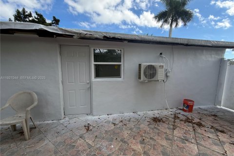 Villa ou maison à vendre à Miami, Floride: 4 chambres, 160.91 m2 № 1987359 - photo 18