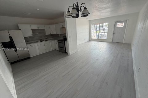 Villa ou maison à vendre à Miami, Floride: 4 chambres, 160.91 m2 № 1987359 - photo 3