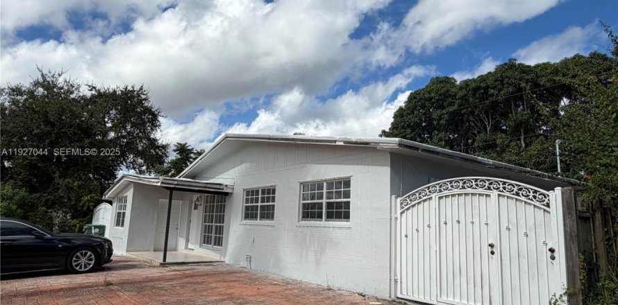 Villa ou maison à Miami, Floride 4 chambres, 160.91 m2 № 1987359