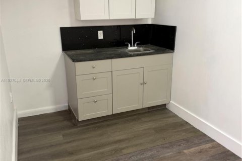 Villa ou maison à vendre à Miami, Floride: 4 chambres, 160.91 m2 № 1987359 - photo 12