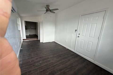 Villa ou maison à vendre à Miami, Floride: 4 chambres, 160.91 m2 № 1987359 - photo 6