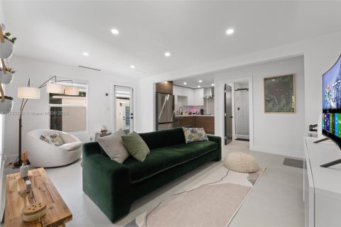 Immobilier commercial à vendre à Miami, Floride: 143.81 m2 № 1700697 - photo 7