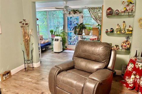 Condo in New Port Richey, Florida, 2 bedrooms № 2149619 - photo 11