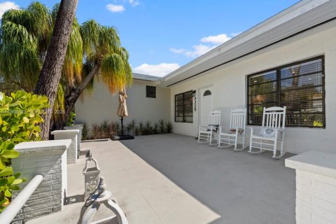 Снять в аренду виллу или дом в Майами, Флорида 3 спальни, 144м2, № 2029815 - фото 8