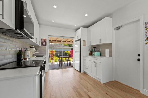 Снять в аренду виллу или дом в Майами, Флорида 3 спальни, 144м2, № 2029815 - фото 18